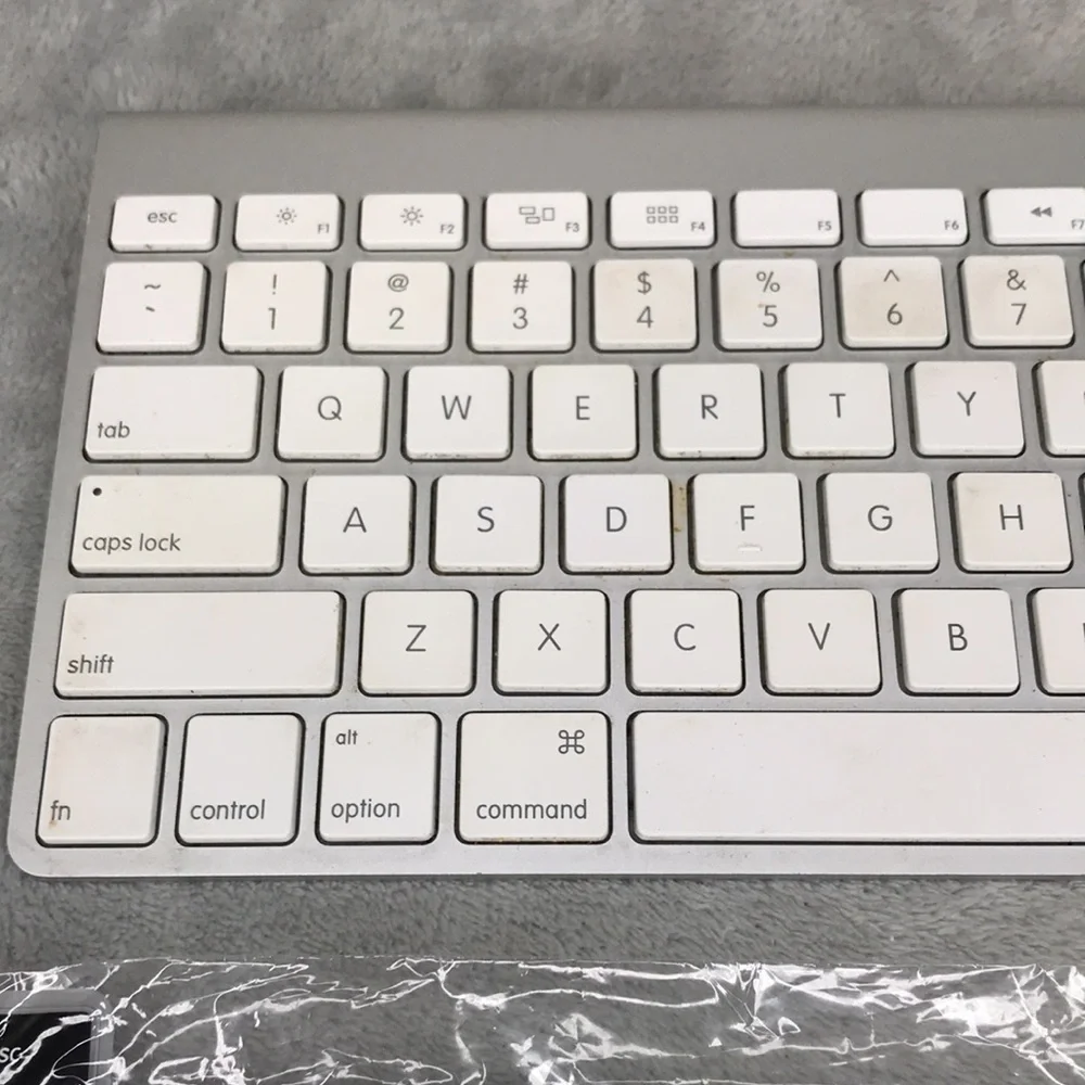 Apple Wireless Bluetooth Keyboard A1314 Slim With new Cover